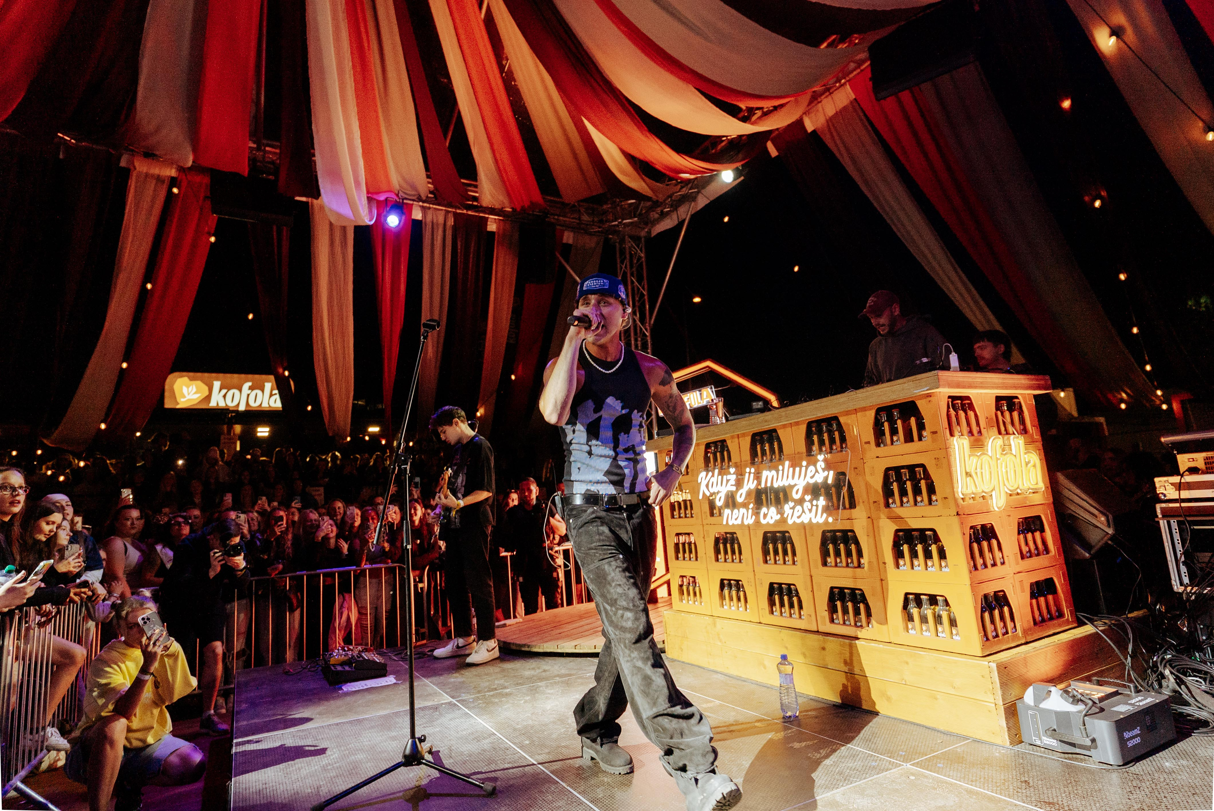 Kofola v létě pomohla k tisícům nových známostí a na festivalech oddala desítky párů 